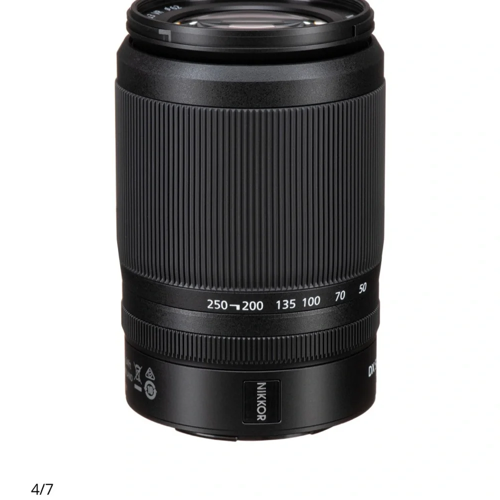 Nikon DX 50-250mm f/4.5-6.3 Black Lens